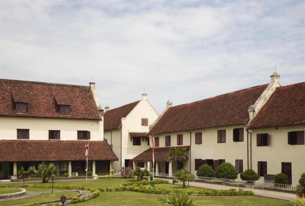 Hotel Astra Novilia Макасар Екстериор снимка