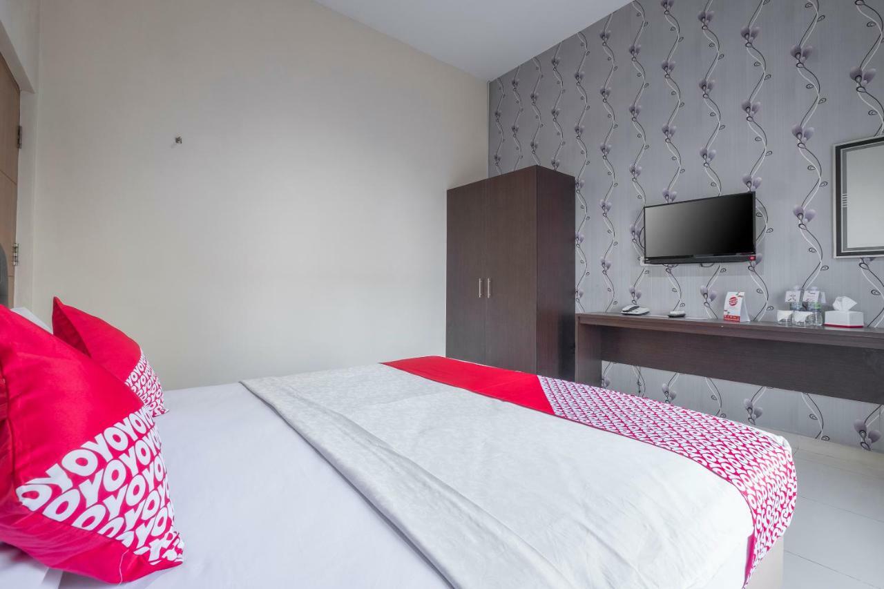 Hotel Astra Novilia Макасар Екстериор снимка