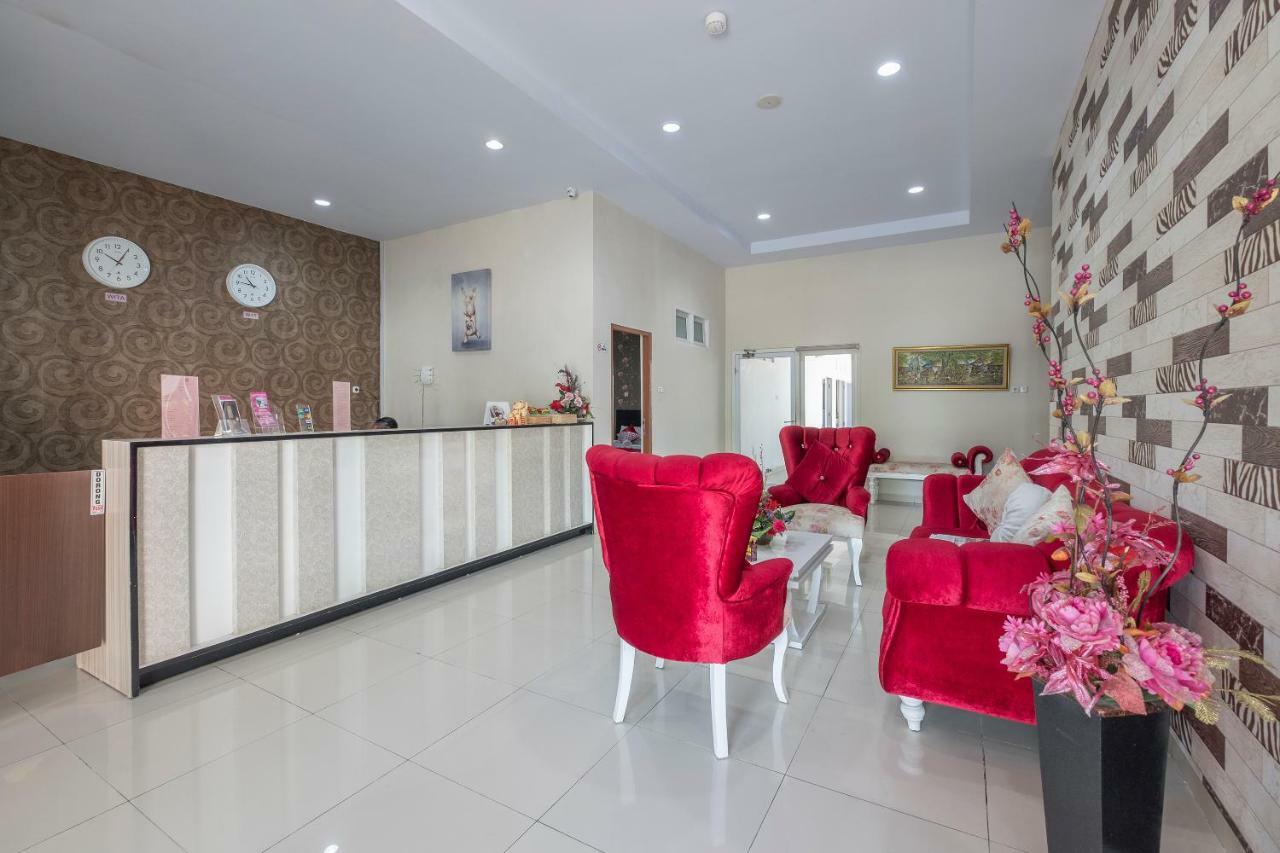 Hotel Astra Novilia Макасар Екстериор снимка