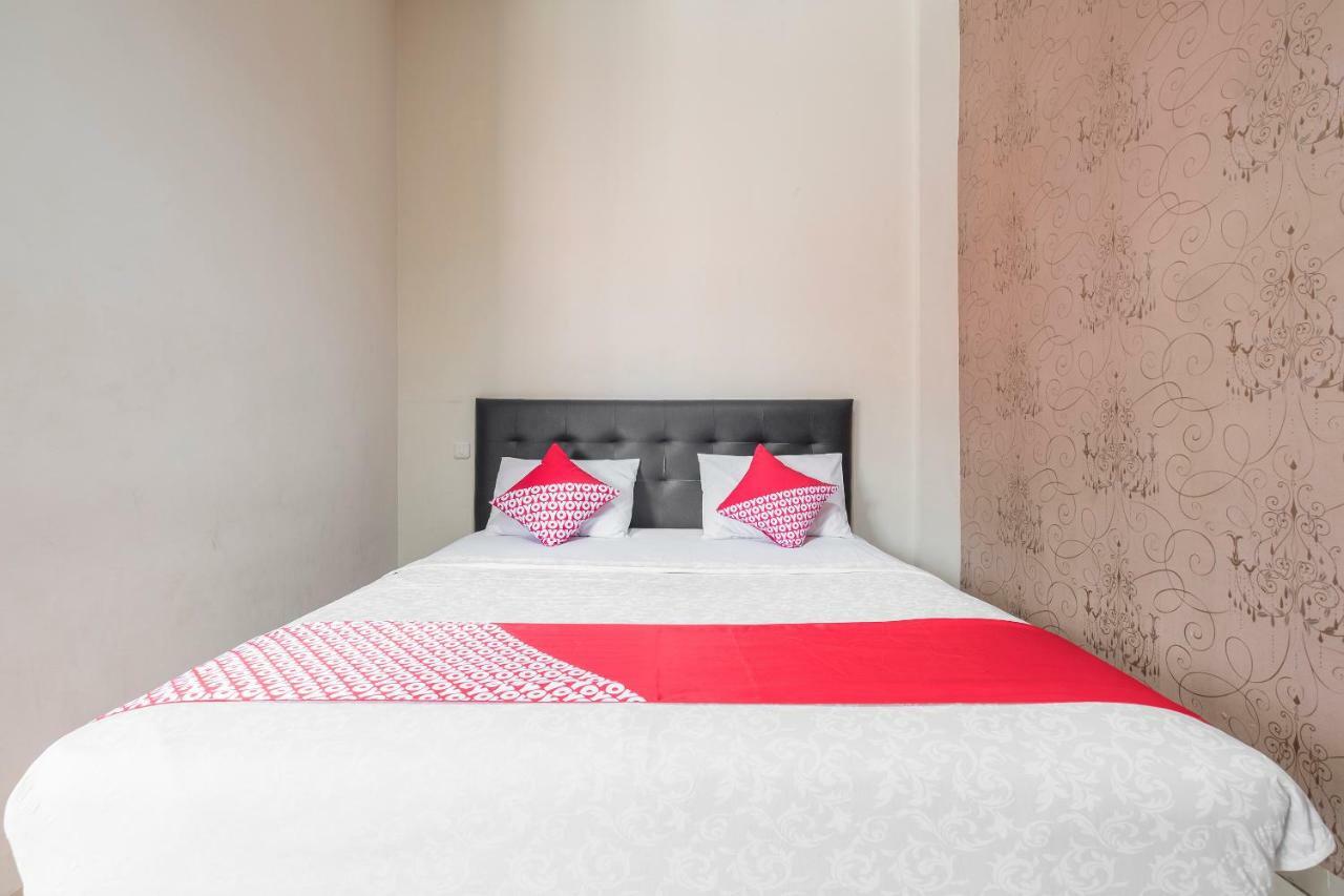 Hotel Astra Novilia Макасар Екстериор снимка