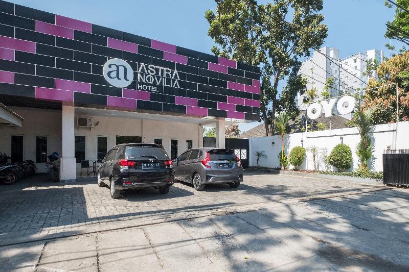 Hotel Astra Novilia Макасар Екстериор снимка