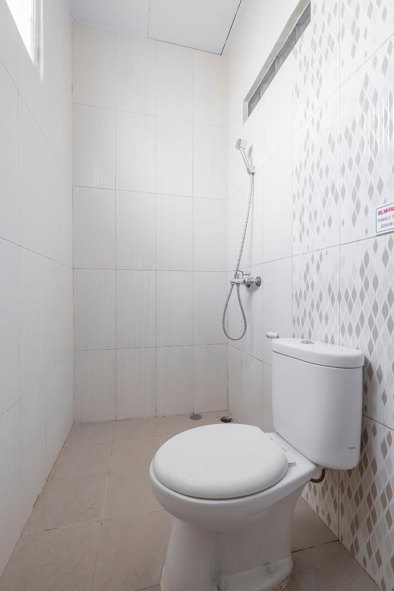 Hotel Astra Novilia Макасар Екстериор снимка